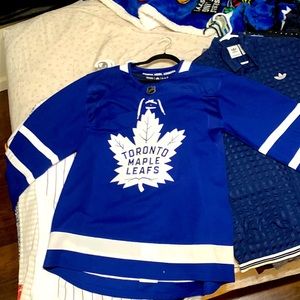 Toronto maple leafs jersey